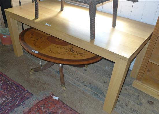 Light oak extending dining table(-)